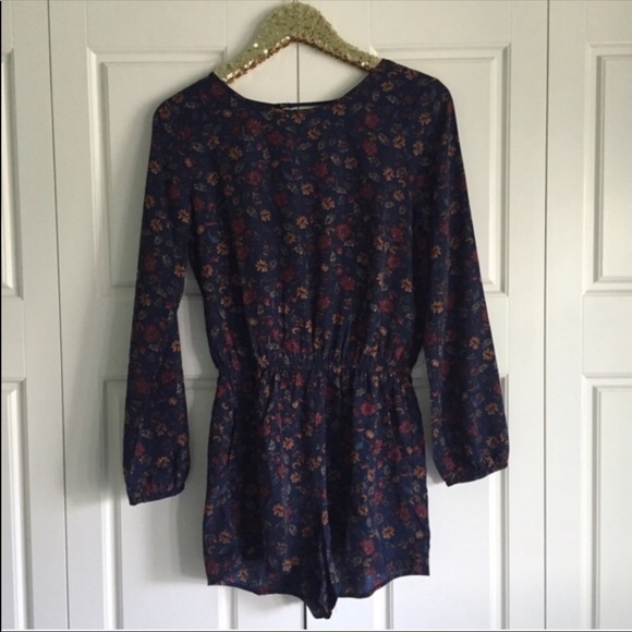 Open-Back Long Sleeve Floral Romper - Picture 5 of 6
